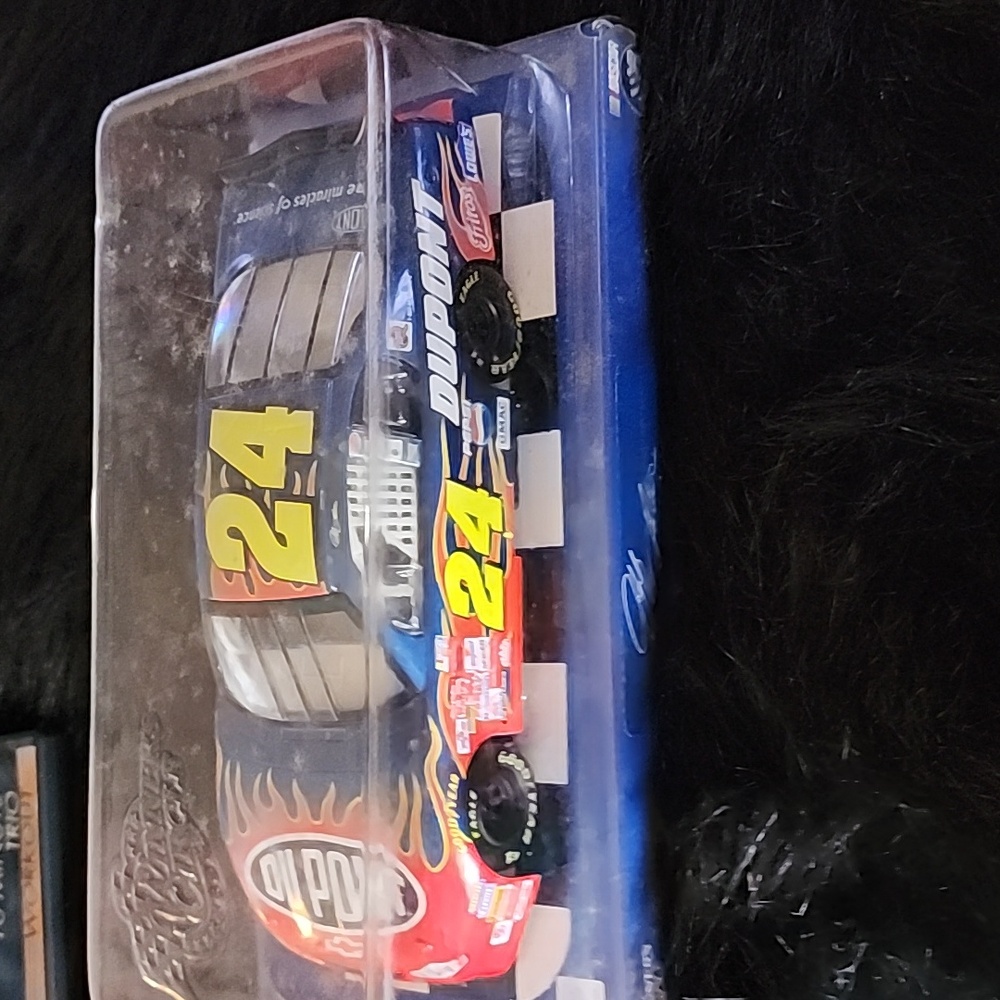 COPY - Jeff Gordon #24 DuPont 200 Years 2001 1:24 NASCAR Winners Circle Car *NE…